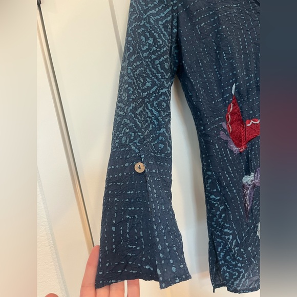 Citron Santa Monica bamboo blend embroidered floral& butterflies boho Artsy top - Picture 3 of 11